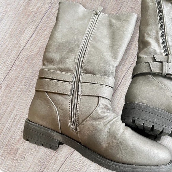 🟢5/$25  Dream pairs Gray Boots 4 - Picture 12 of 16